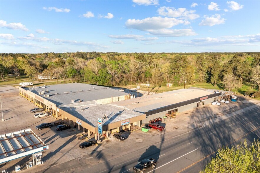 More Photos Of 101 S US Highway 69, Huntington Department Store For Sale