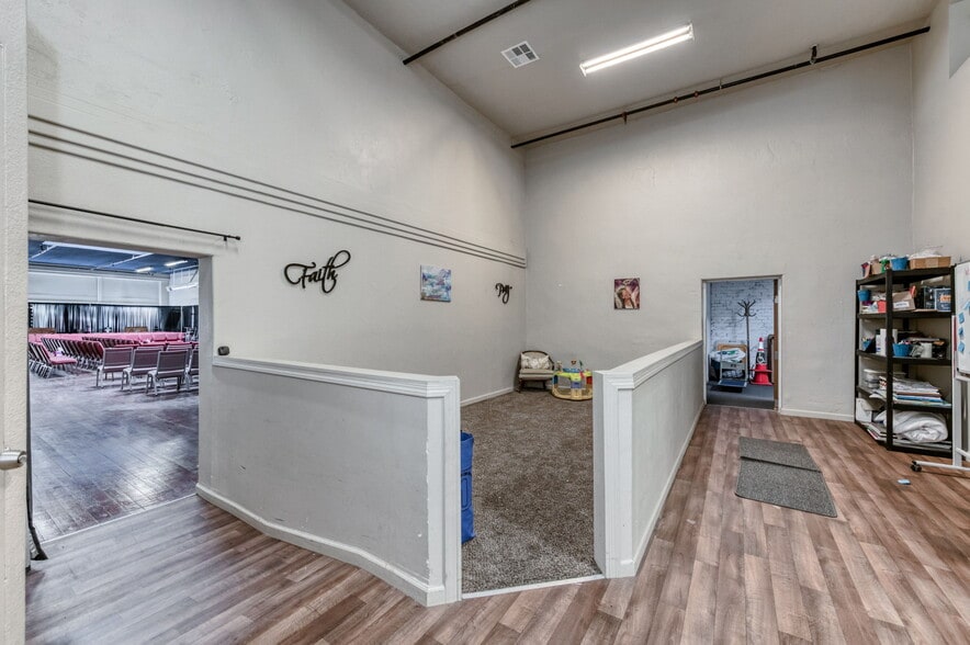 More Photos Of 137 N L St, Dinuba Storefront Retail Residential For Sale