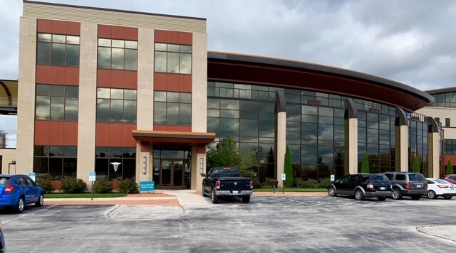 More Photos Of 2210 Woodland Dr, Manitowoc Office For Lease