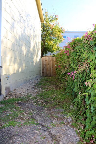 More Photos Of 216 Lucas St, San Antonio Apartments For Sale