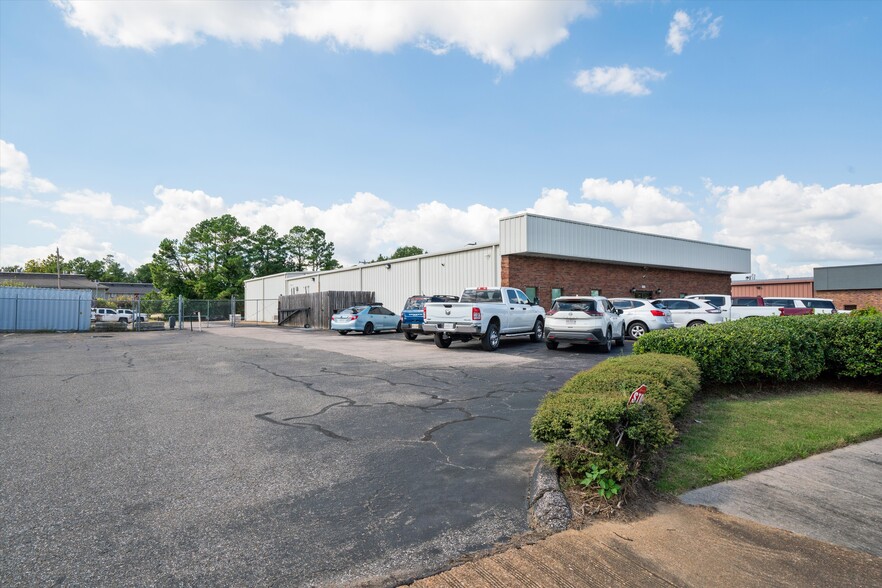 Primary Photo Of 3689 Cherry Rd, Memphis Warehouse For Sale