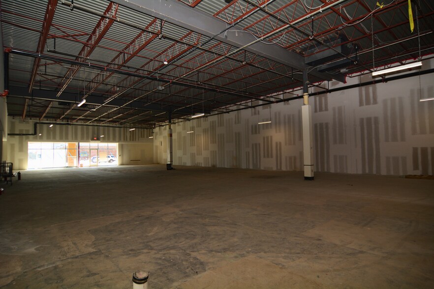 More Photos Of 1080-1140 Old Country Rd, Riverhead Unknown For Lease