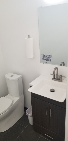 More Photos Of 174 Semoran Commerce Pl, Apopka Light Distribution For Lease