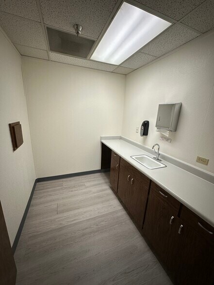 More Photos Of 2323 16th St, Bakersfield Medical For Lease