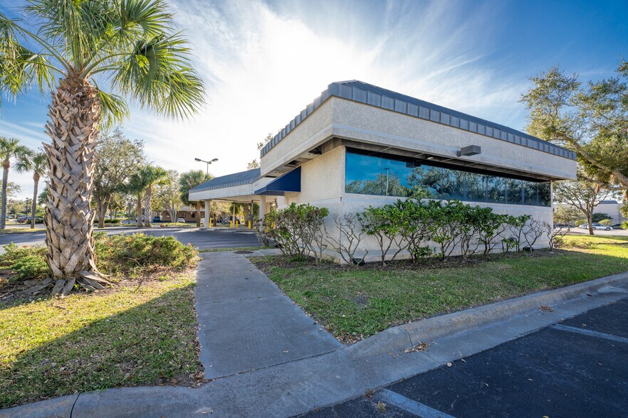 More Photos Of 18551 Murdock Cir, Port Charlotte General Retail For Lease