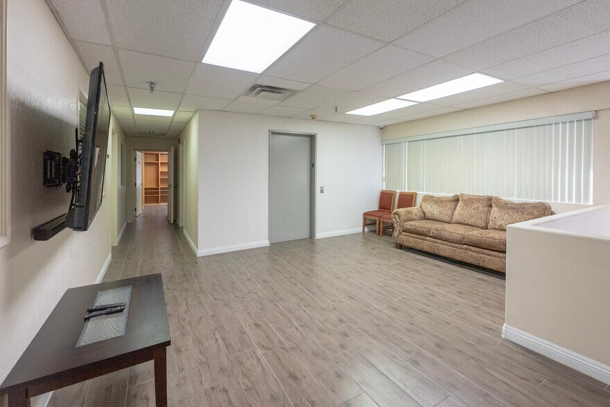 More Photos Of 5430 W Sahara Ave, Las Vegas Office For Lease