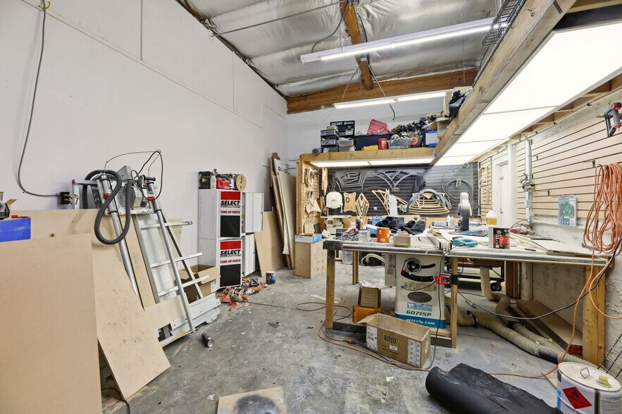 More Photos Of 10 SE Everett Mall Way, Everett General Retail For Lease