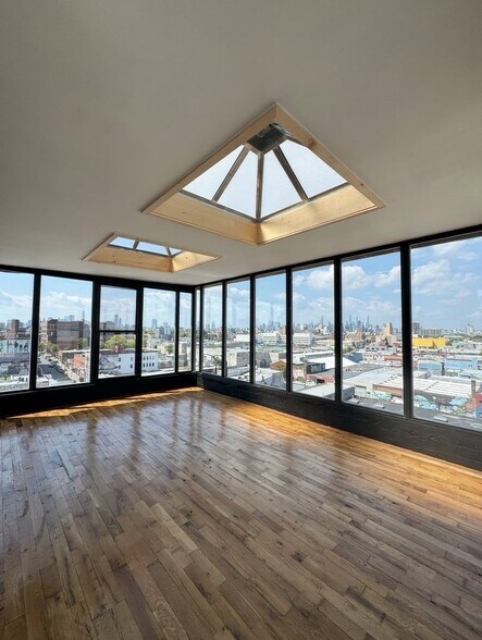 More Photos Of 310 Meserole St, Brooklyn Flex For Lease