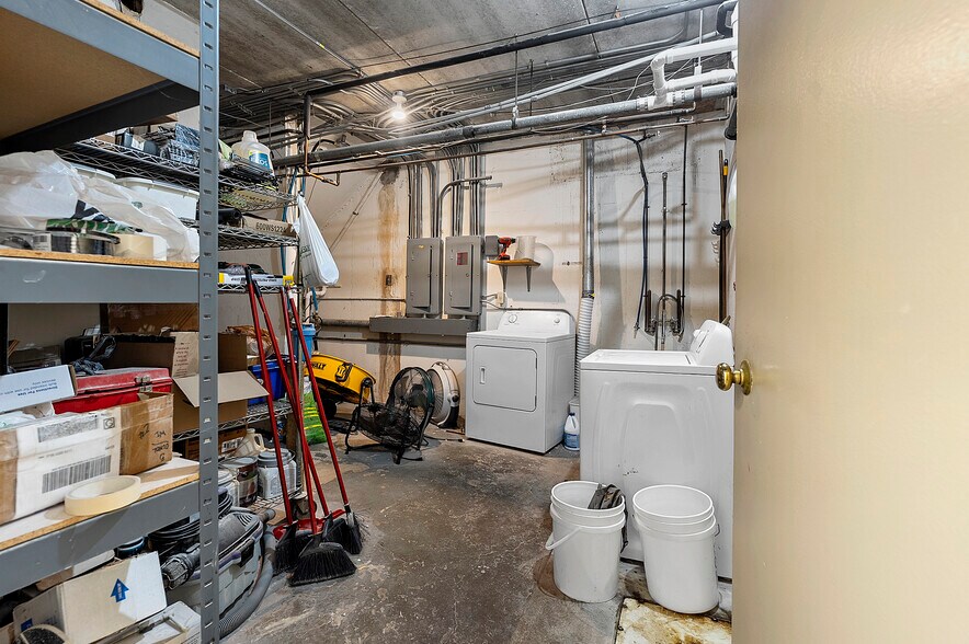 More Photos Of 802 George St, De Pere Freestanding For Sale