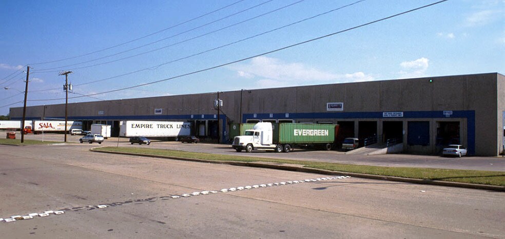 More Photos Of 5050 Investment Dr, Dallas Distribution For Lease