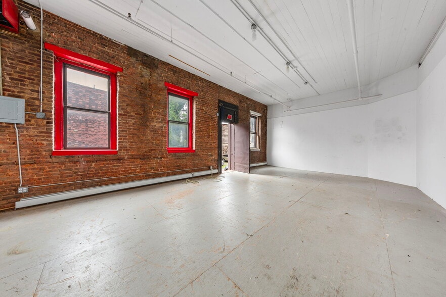 More Photos Of 148 India St, Brooklyn Warehouse For Lease