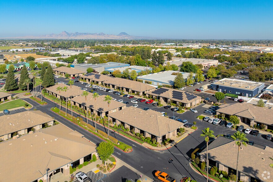 More Photos Of 950 Tharp Rd, Yuba City Office For Lease