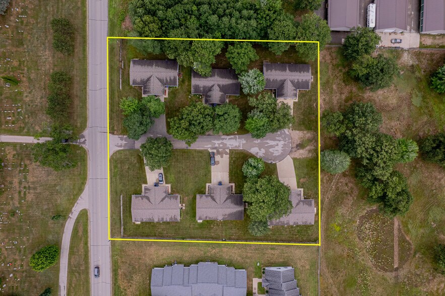 More Photos Of 1 Cambridge Dr, Gladstone Multifamily For Sale