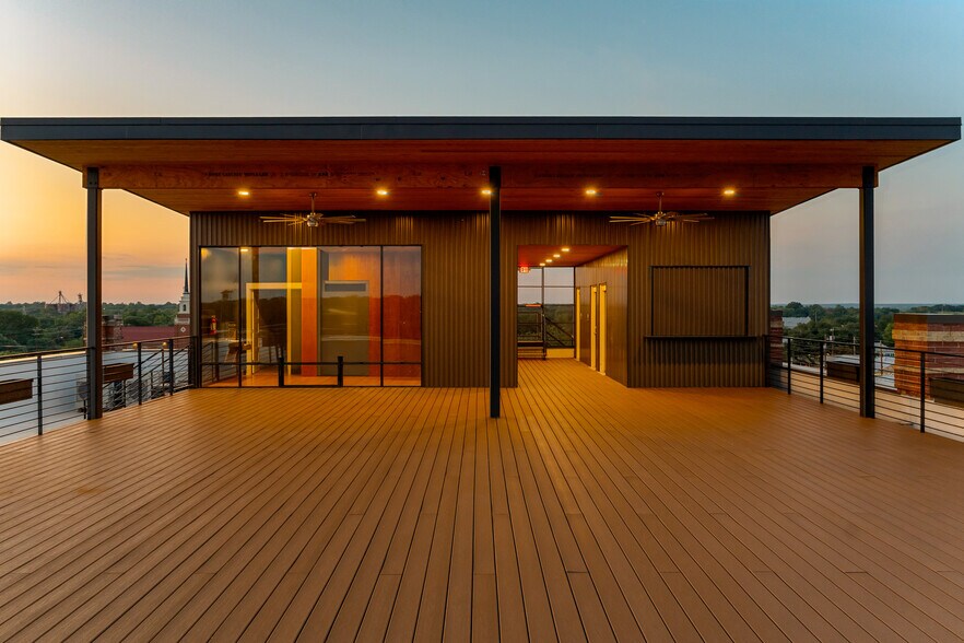 More Photos Of 119 W San Antonio St, Lockhart Storefront Retail Office For Lease