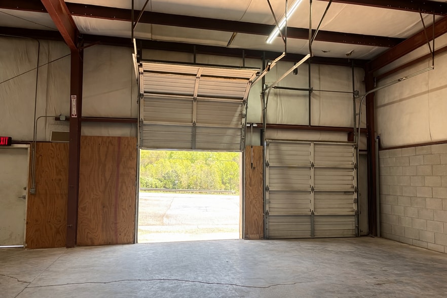 More Photos Of 340 Forum Pky, Rural Hall Manufacturing For Lease