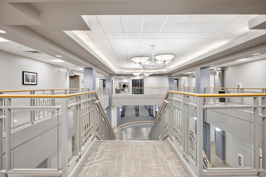 More Photos Of 711-713 Troy Schenectady Rd, Latham Medical For Lease