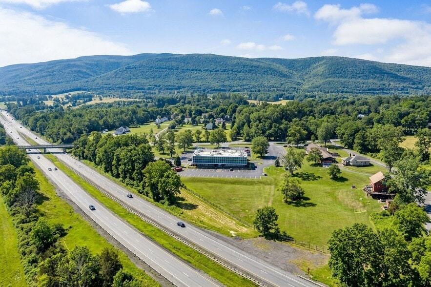 More Photos Of 70 Pleasant Hill Rd, New Windsor Township Office For Sale