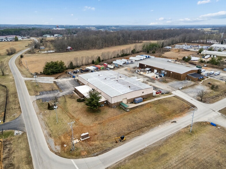 More Photos Of 411 Industrial Dr, White House Manufacturing For Lease