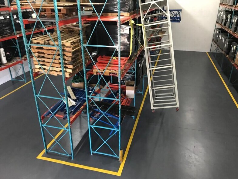 More Photos Of 2740-2764 NW 112th Ave, Doral Warehouse For Lease