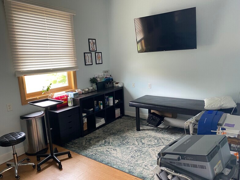 More Photos Of 350 SW Greenwich Dr, Lee's Summit Storefront Retail Office For Sale