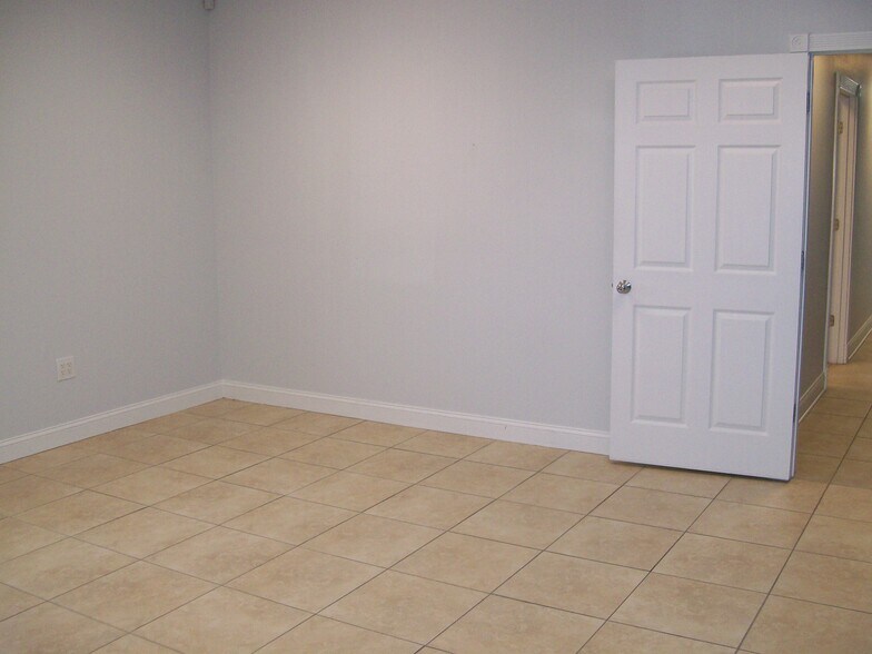 More Photos Of 311 Specialty Pt, Sanford Warehouse For Lease
