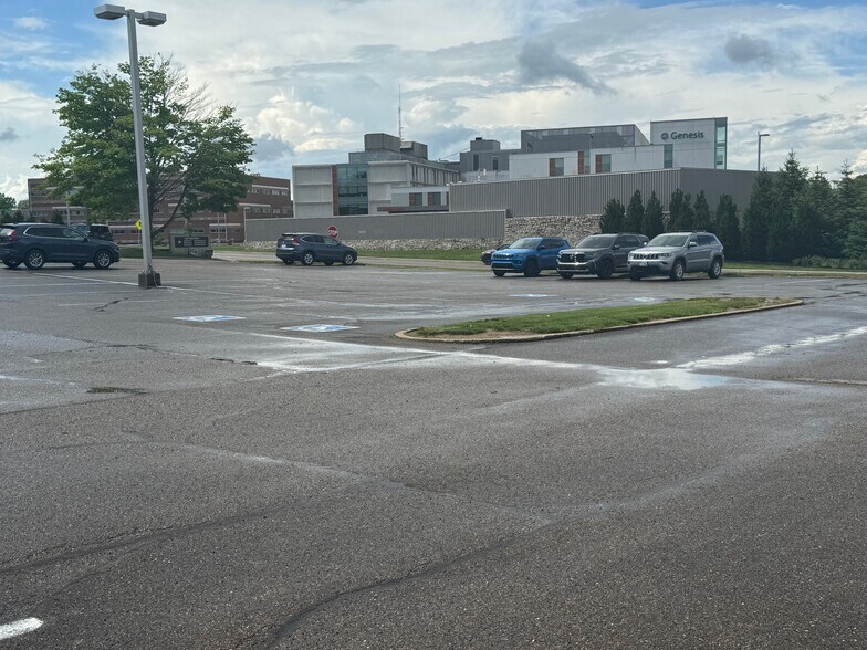 More Photos Of 830 Bethesda Dr, Zanesville Medical For Lease
