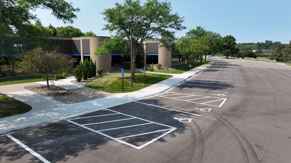 More Photos Of 401-429 W Travelers Trl, Burnsville Research And Development For Lease