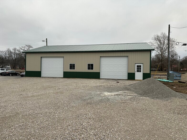 More Photos Of 263 Commercial St, Worthington Light Distribution For Sale