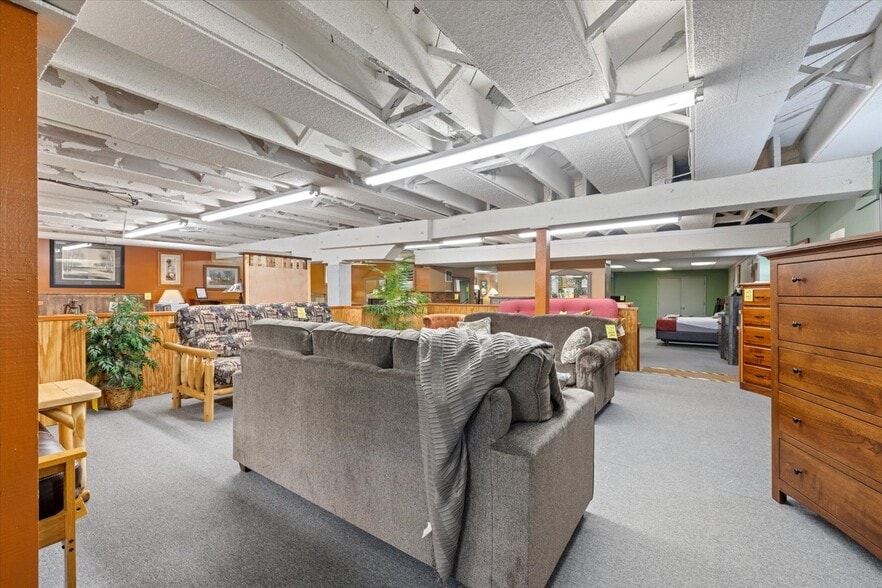 More Photos Of 816 NW 4th St, Grand Rapids General Retail For Sale