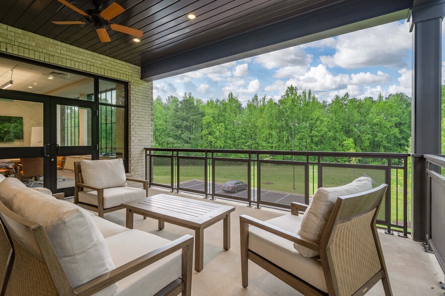 More Photos Of 1460 Northbank Pky, Tuscaloosa Office For Lease