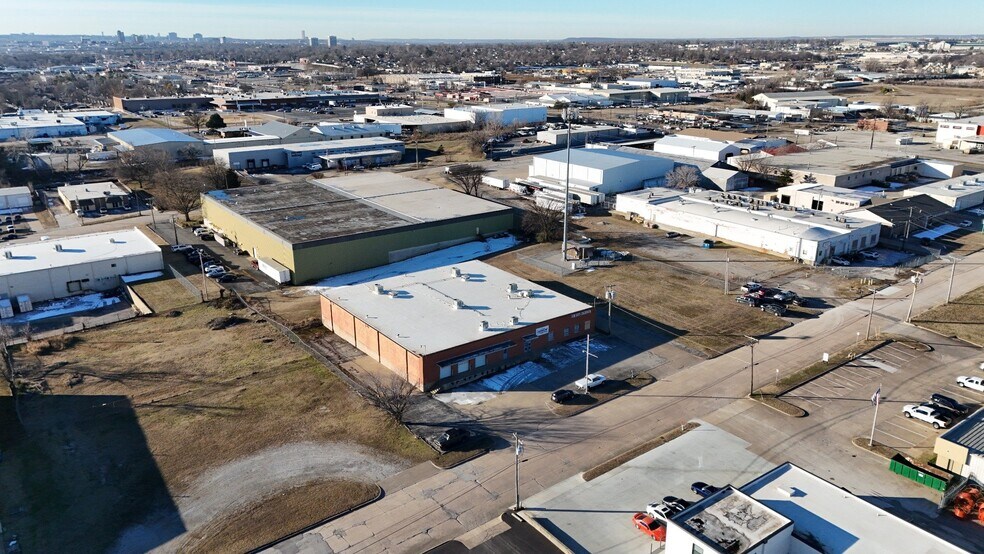 More Photos Of 6716 E 12th St, Tulsa Manufacturing For Lease