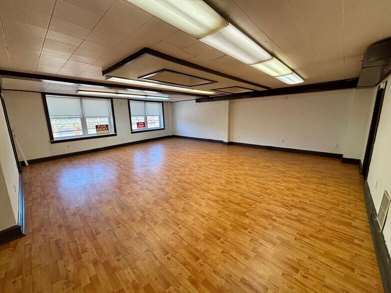 More Photos Of 4047-4049 Cresson St, Philadelphia Light Manufacturing For Sale