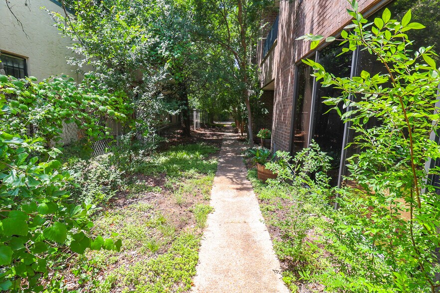 More Photos Of 13131 Champions Dr, Houston Medical For Lease