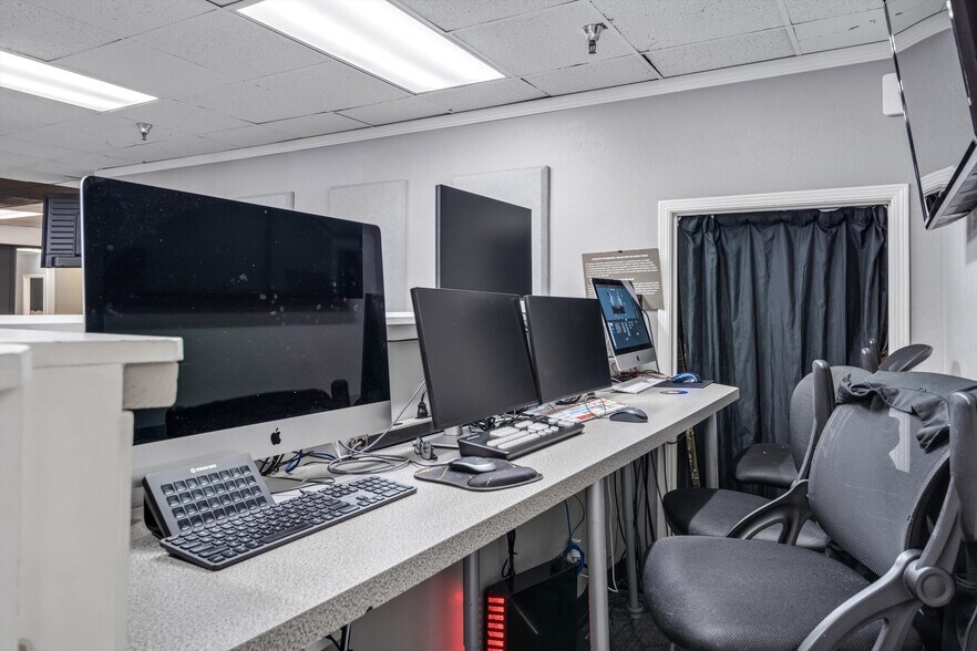More Photos Of 6640 Redwood Dr, Rohnert Park Office For Sale