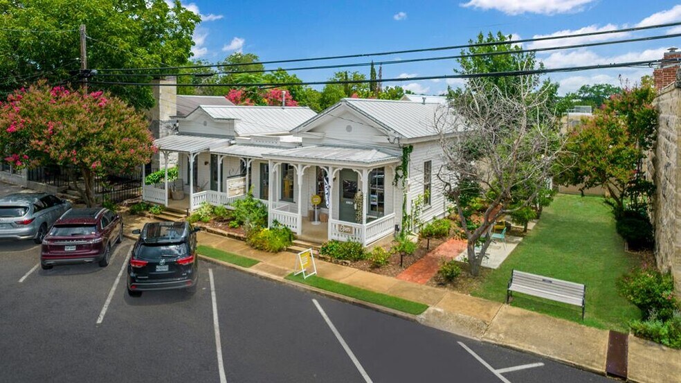 More Photos Of 632-636 High St, Comfort General Retail For Sale