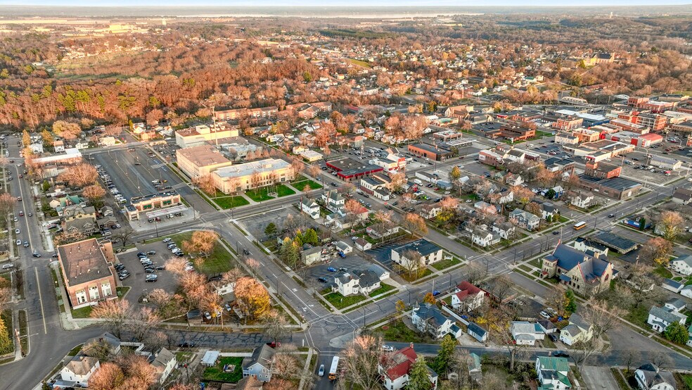 More Photos Of 33 W Cedar St, Chippewa Falls Office For Sale