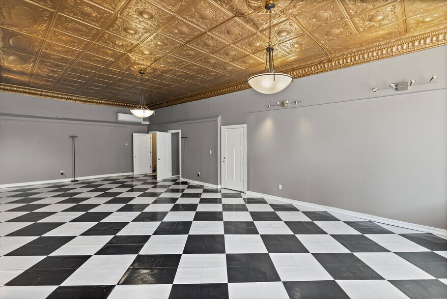 More Photos Of 6 S Division St, Du Quoin General Retail For Sale