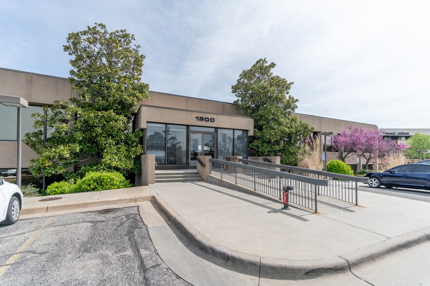 More Photos Of 1900 N Amidon St, Wichita Office For Sale