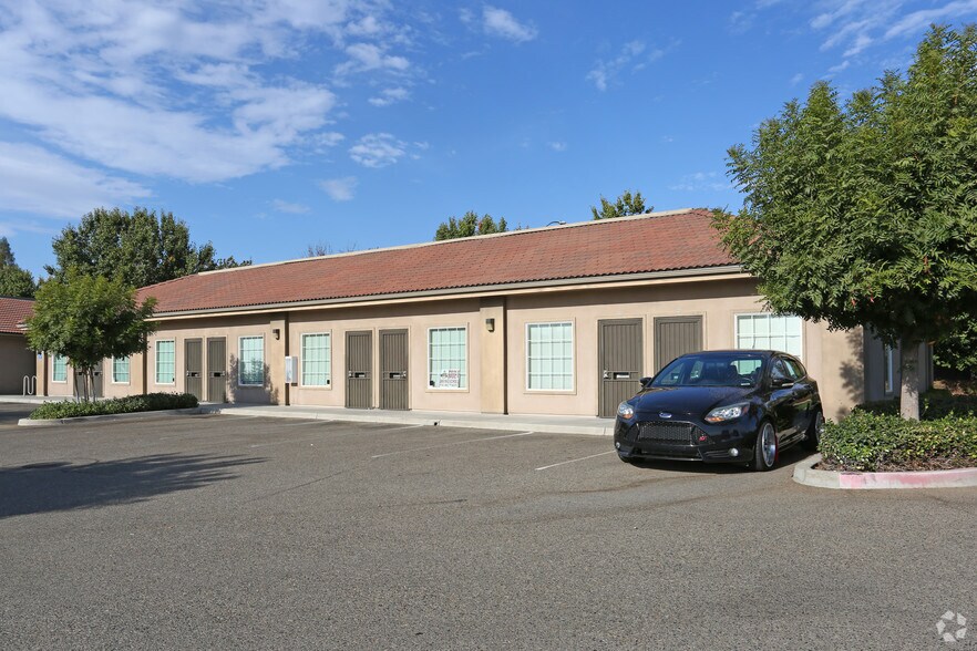 More Photos Of 4733 W Spruce Ave, Fresno Office For Lease