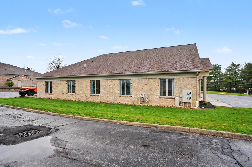 More Photos Of 819 Southwestern Run, Youngstown Medical For Sale