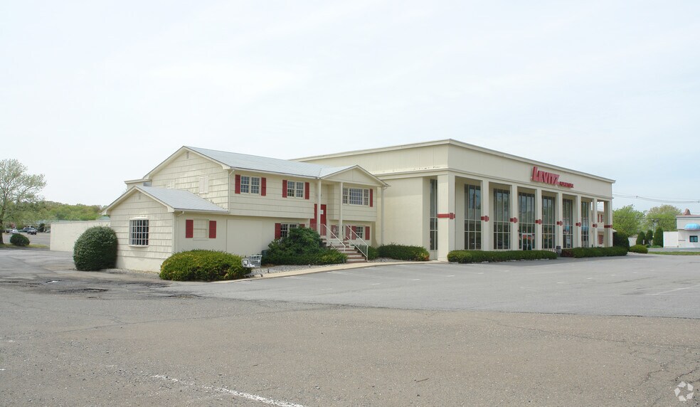 More Photos Of 651 State Route 18, East Brunswick Freestanding For Lease