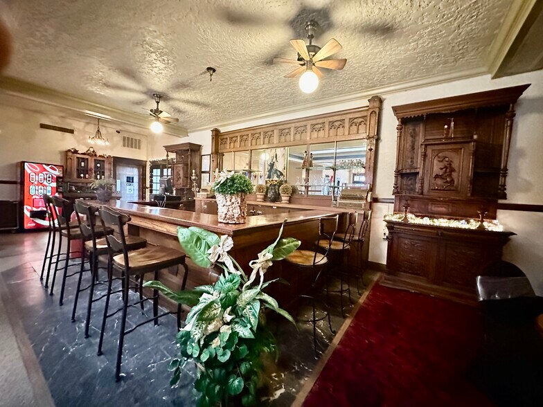 More Photos Of 925 1st Ave, Monte Vista Hotel For Sale
