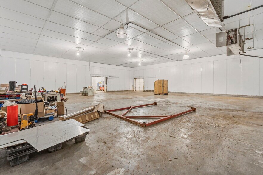 More Photos Of 306 SE Highway AA, Clinton Industrial For Sale