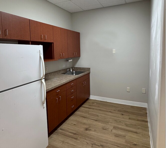 More Photos Of 910 Old Camp Rd, Lady Lake Medical For Sale