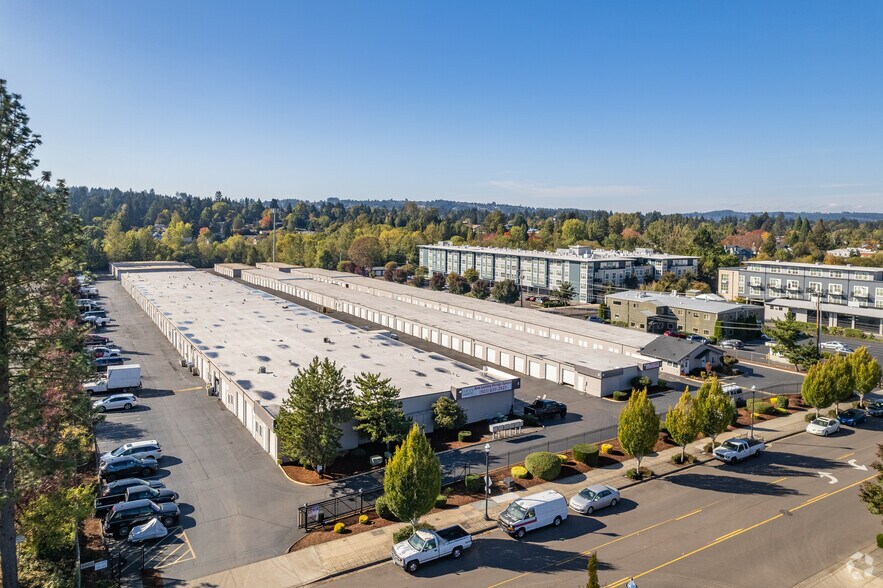 More Photos Of 8900 SW Burnham Rd, Tigard Self Storage For Lease