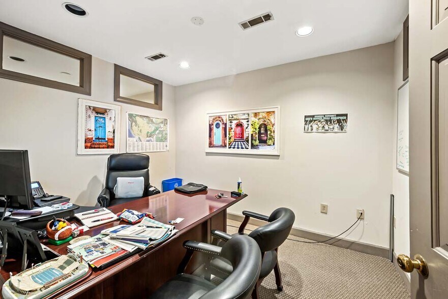 More Photos Of 11 Broad St, Charleston Office Residential For Lease