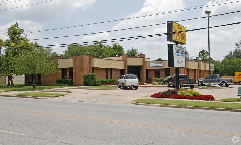 More Photos Of 202 E 2nd Ave, Owasso Office For Lease