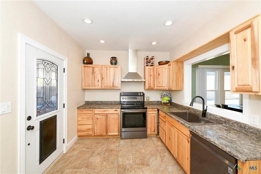 More Photos Of 1440 Business 35 Ave, New Braunfels Office For Sale