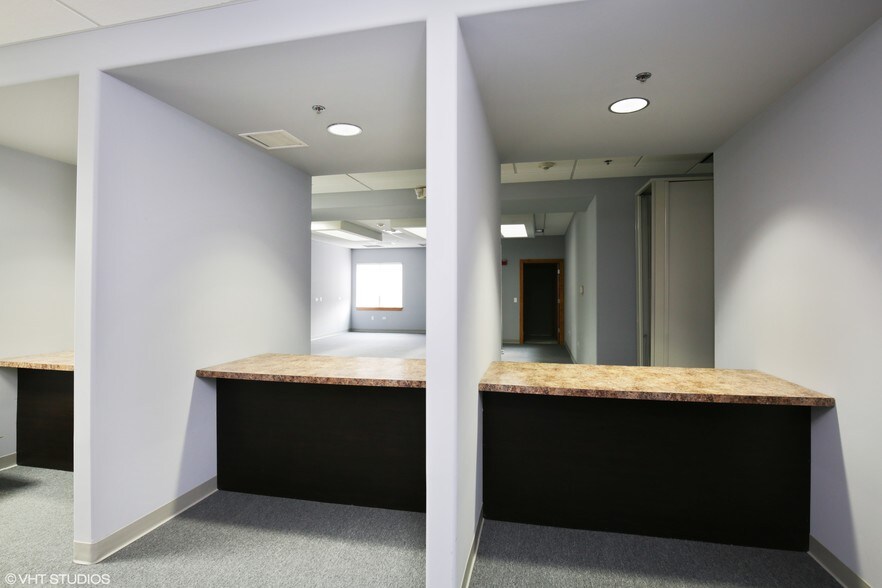 More Photos Of 1446 Merchant Dr, Algonquin Medical For Sale