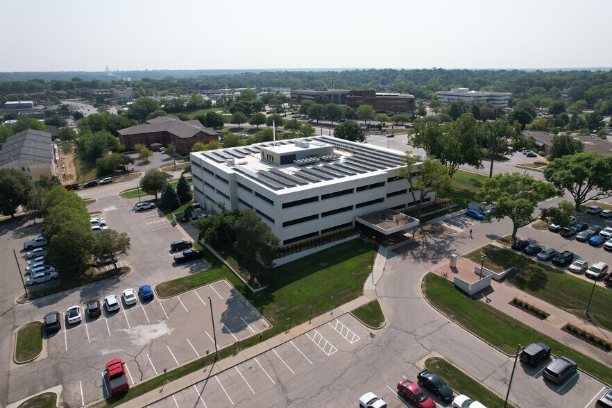 More Photos Of 2829 Westown Pky, West Des Moines Office For Lease